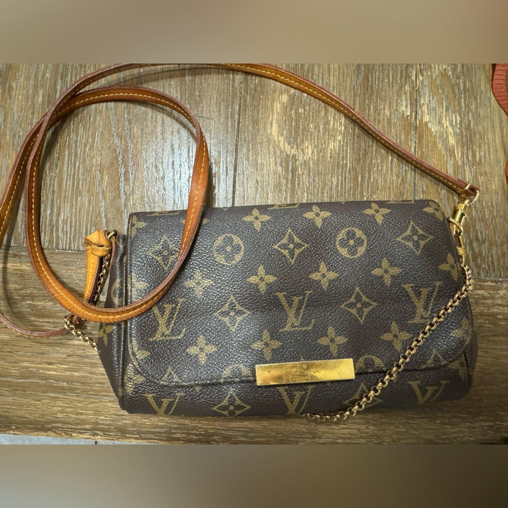 Authentic Louis Vuitton Favorite PM very well taken care of.